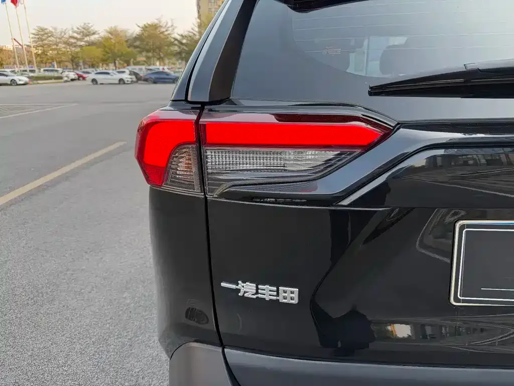Toyota RAV4 2023 из CN, фото 4