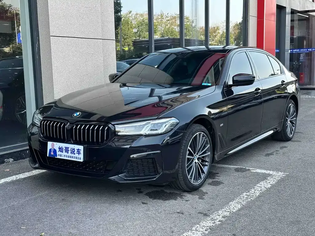 BMW 5 Series — фото 1