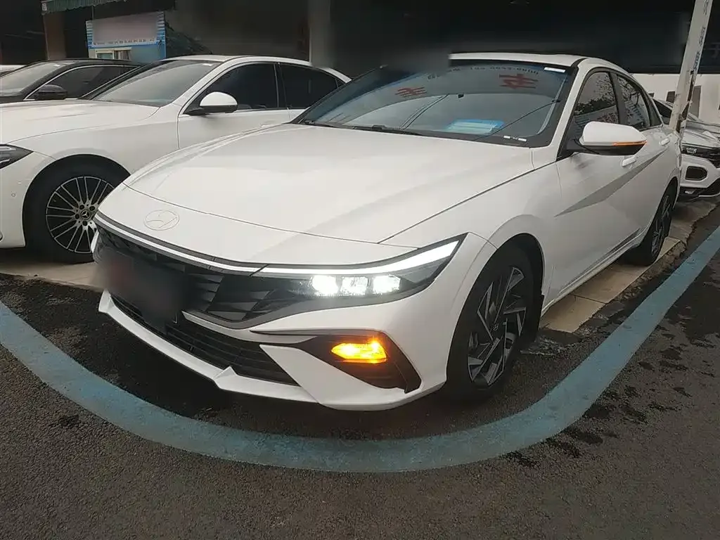Hyundai Elantra — фото 3