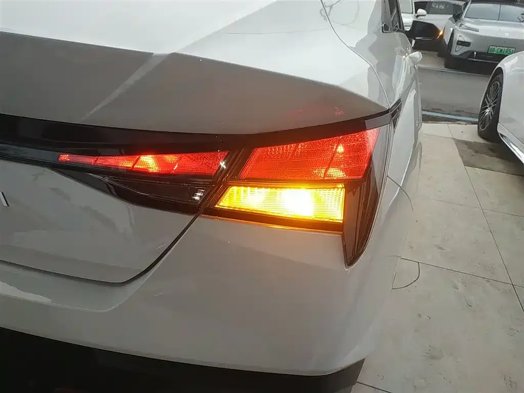 Hyundai Elantra — фото 2