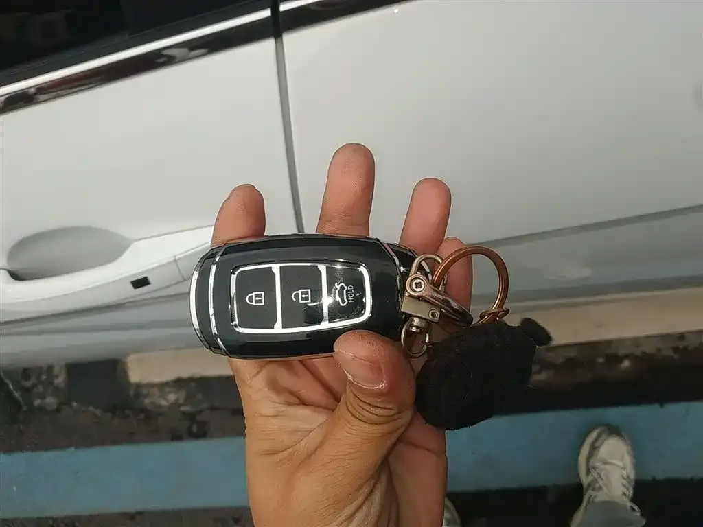 Hyundai Elantra — фото 4