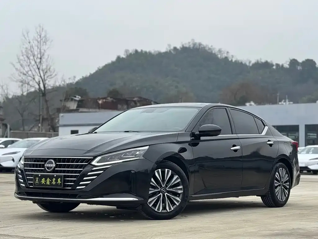Nissan Teana — фото 1