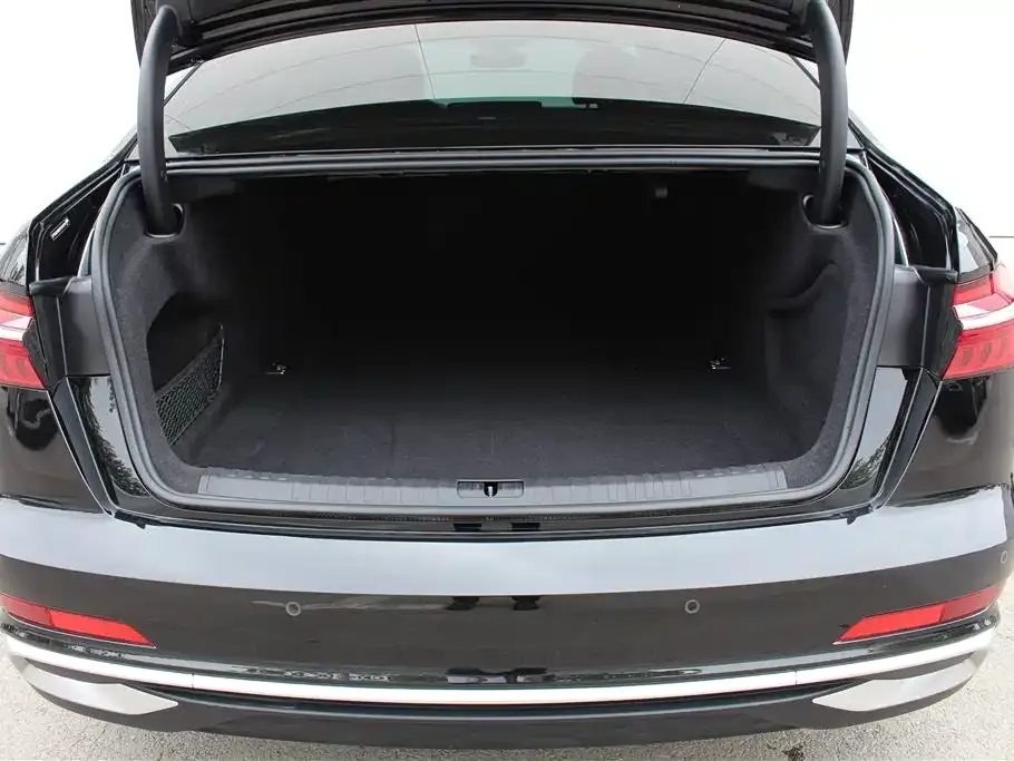 Audi A6L 2023 из CN, фото 6