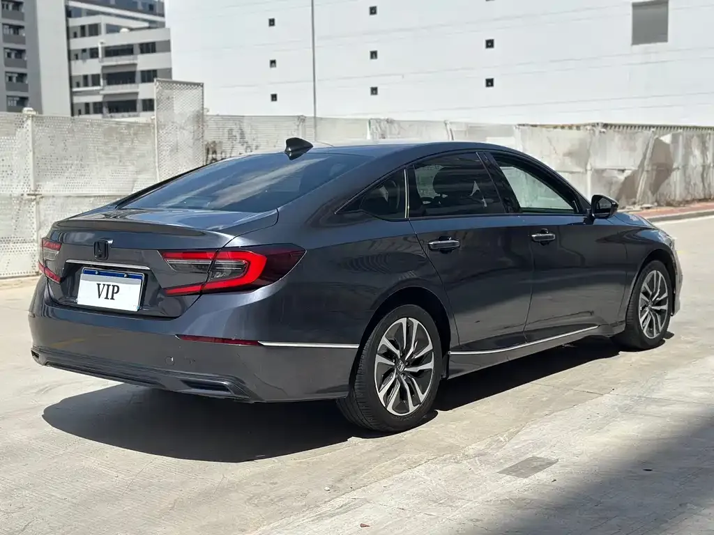Honda Accord — фото 8