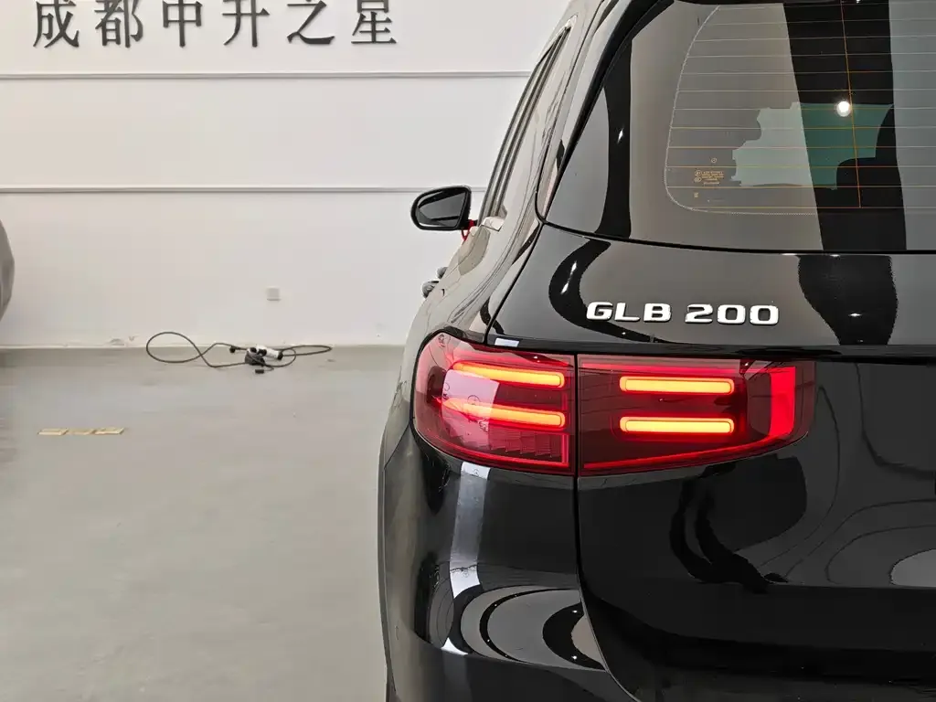 Mercedes-Benz GLB — фото 2