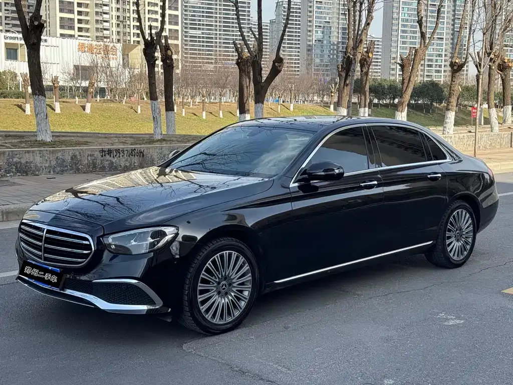 Mercedes-Benz E-Class — фото 1