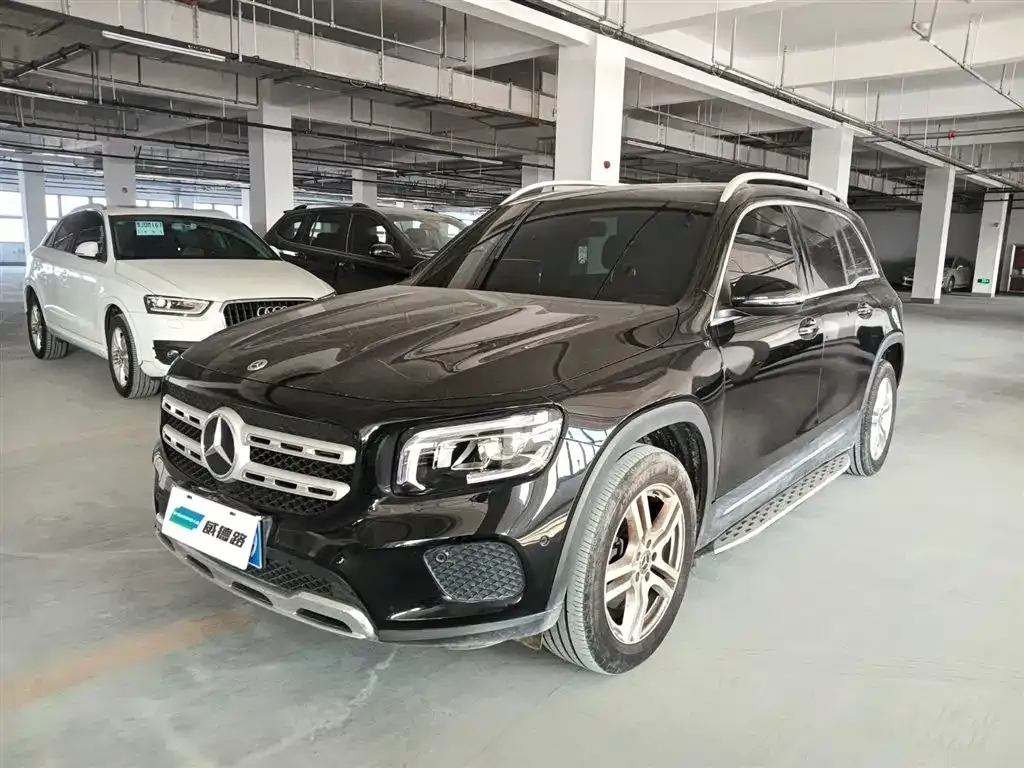 Mercedes-Benz GLB — фото 1