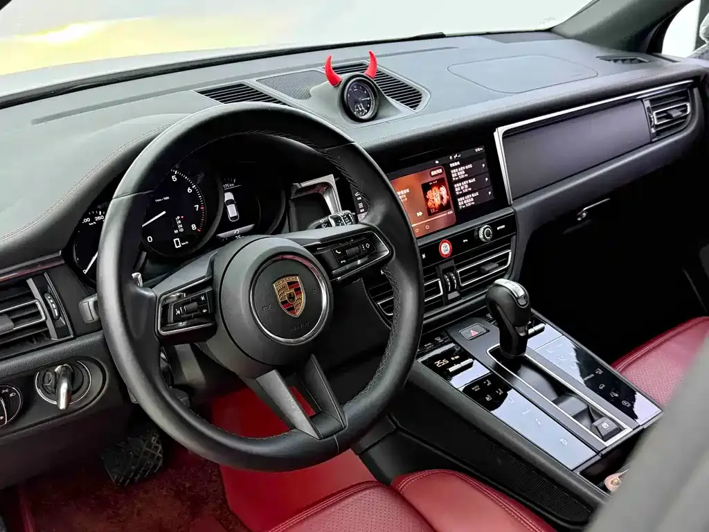 Porsche Macan — фото 9