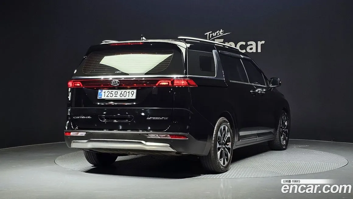 Kia Carnival — фото 10