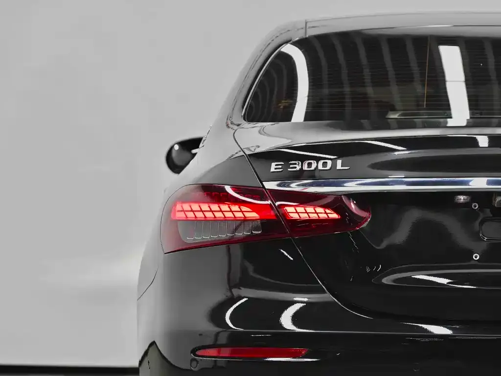 Mercedes-Benz E-Class — фото 4