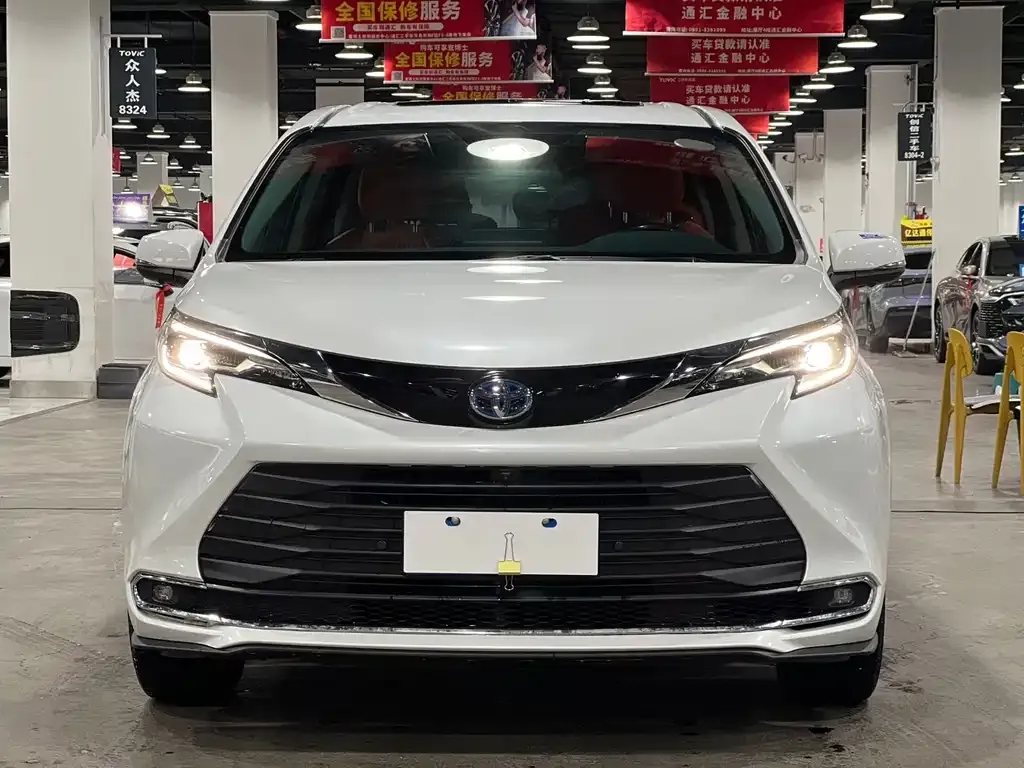 Toyota Sienna 2024 из CN, фото 1