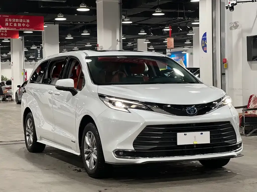Toyota Sienna 2024 из CN, фото 4