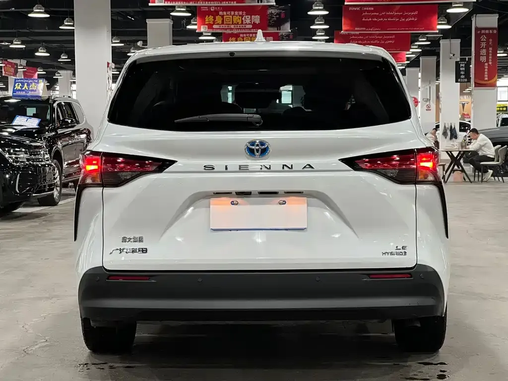 Toyota Sienna 2024 из CN, фото 2