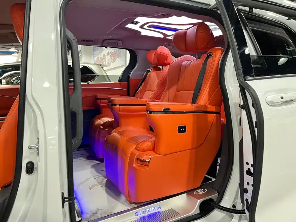 Toyota Sienna 2024 из CN, фото 3