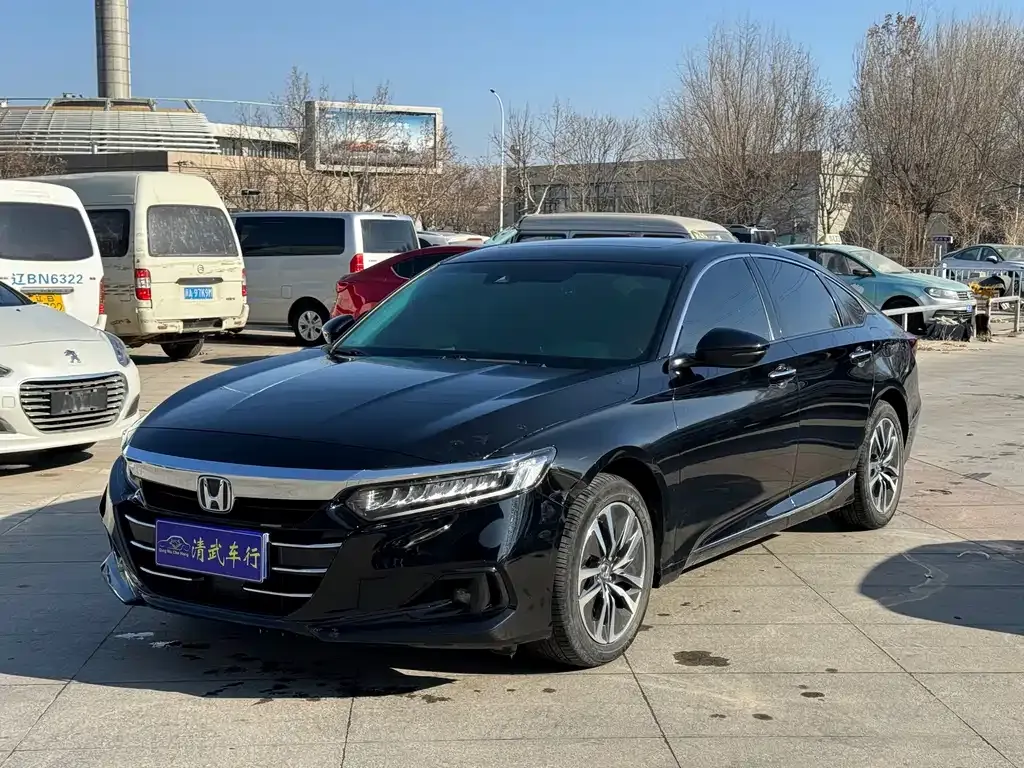 Honda Accord — фото 1