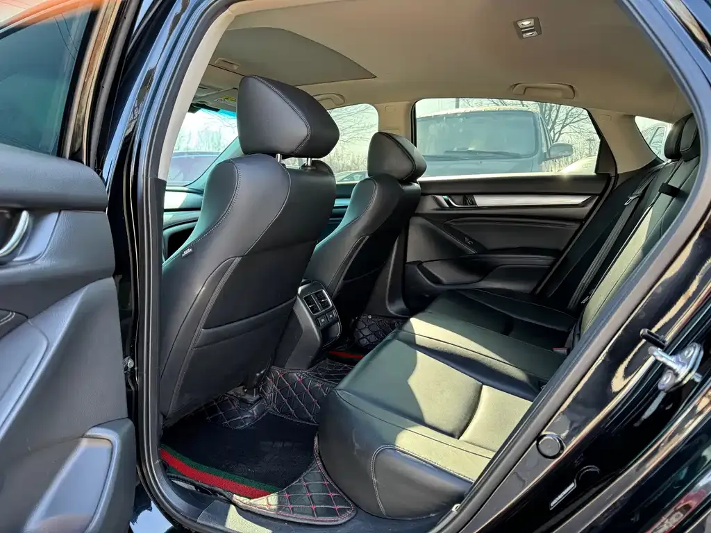 Honda Accord — фото 9