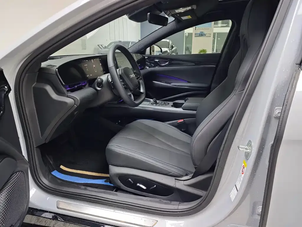 BYD Seal — фото 8