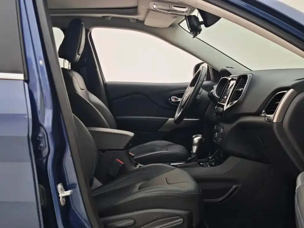 Jeep Cherokee 2021 из CN, фото 6