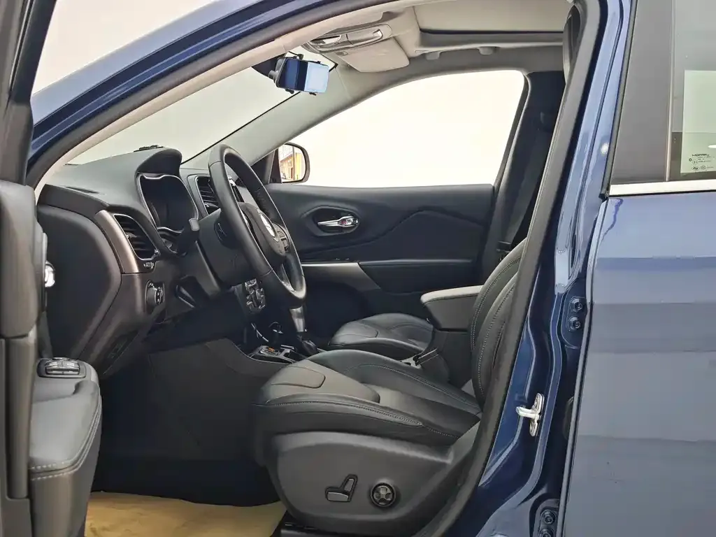 Jeep Cherokee 2021 из CN, фото 8