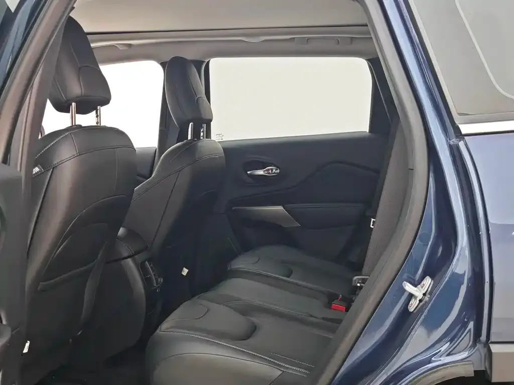 Jeep Cherokee 2021 из CN, фото 9