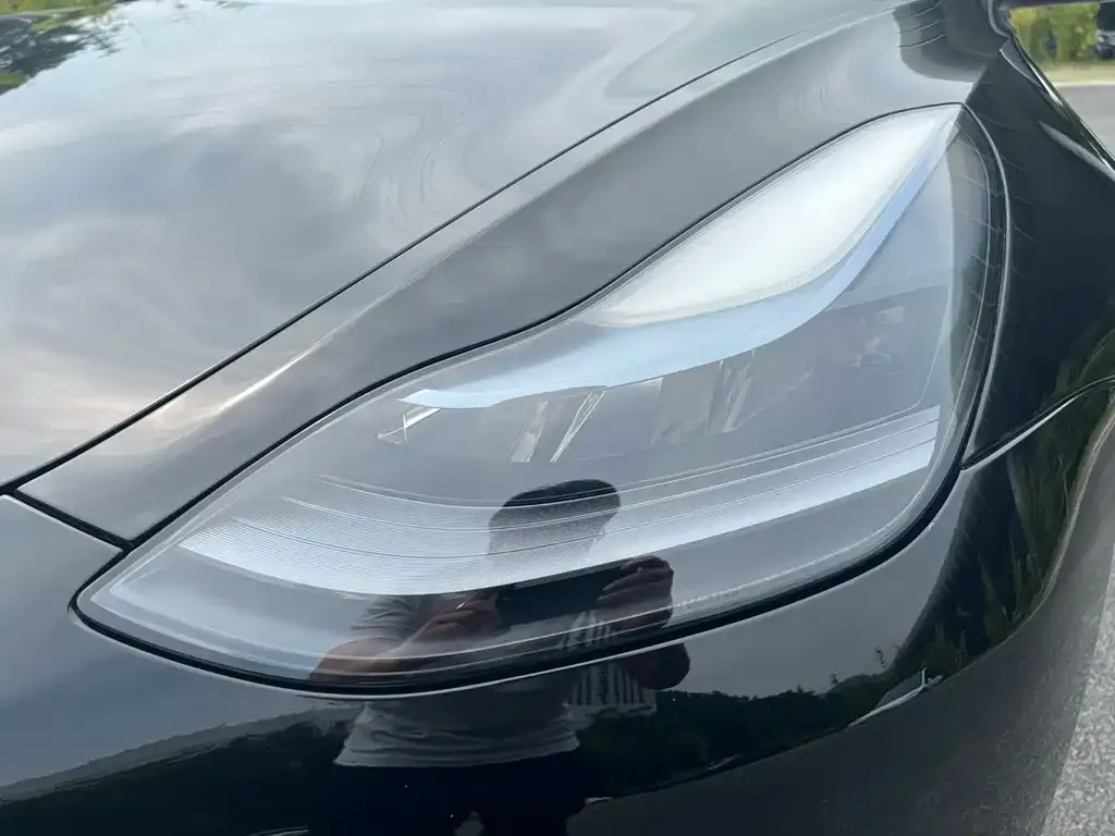 Tesla Model 3 — фото 3