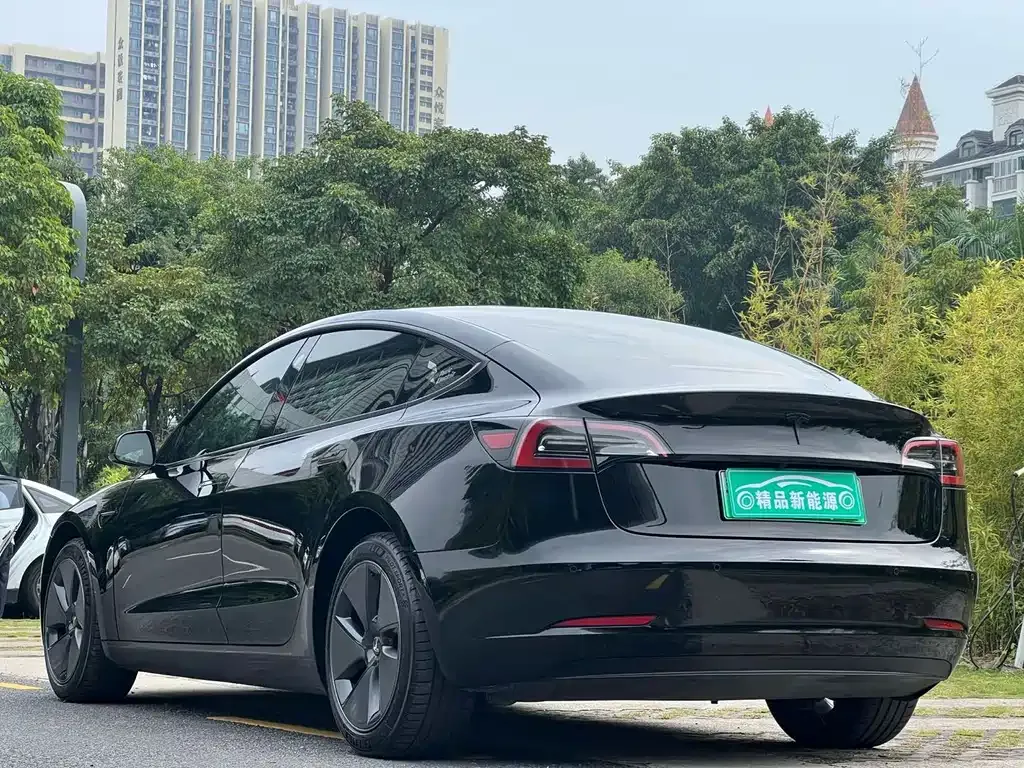 Tesla Model 3 — фото 10