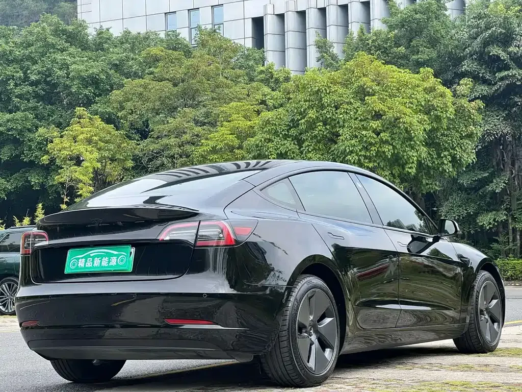 Tesla Model 3 — фото 9