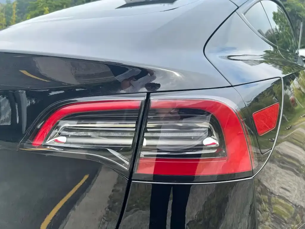 Tesla Model 3 — фото 2