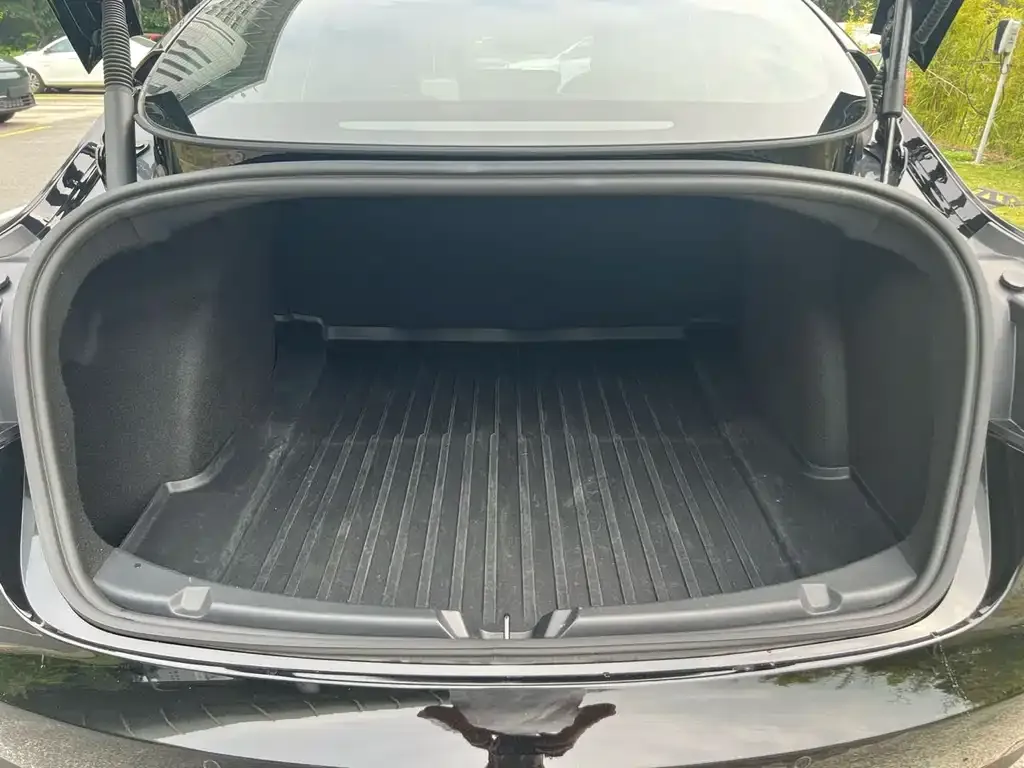 Tesla Model 3 — фото 4