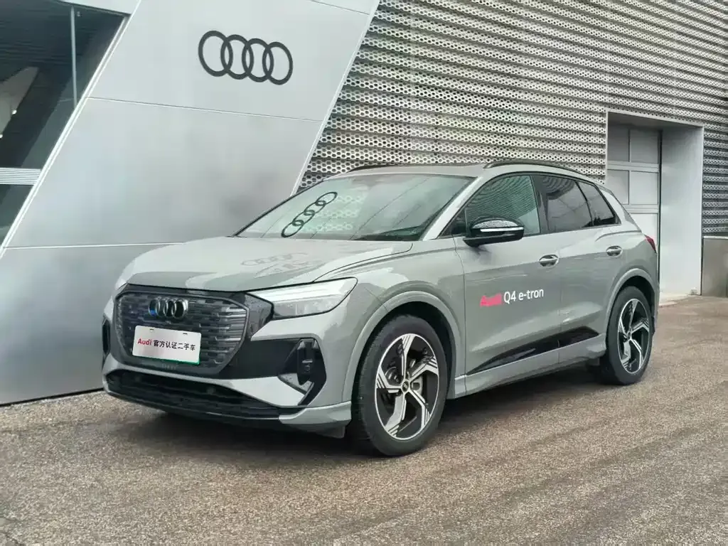Audi Q4 e-tron — фото 1