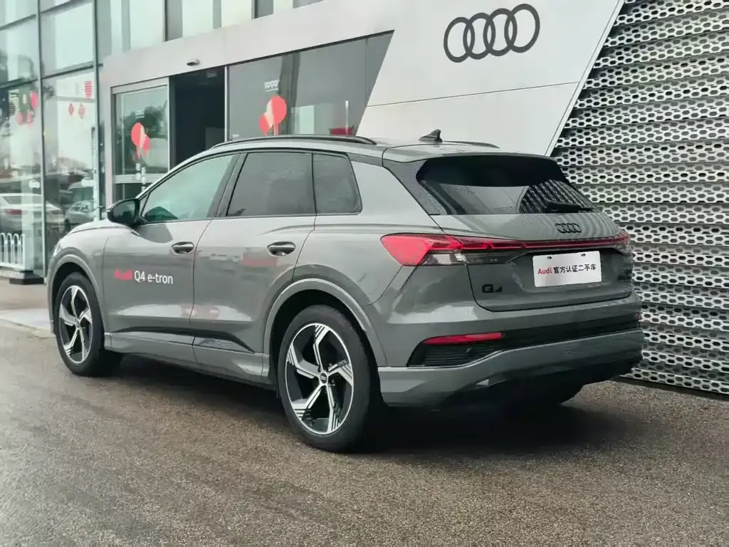 Audi Q4 e-tron — фото 8