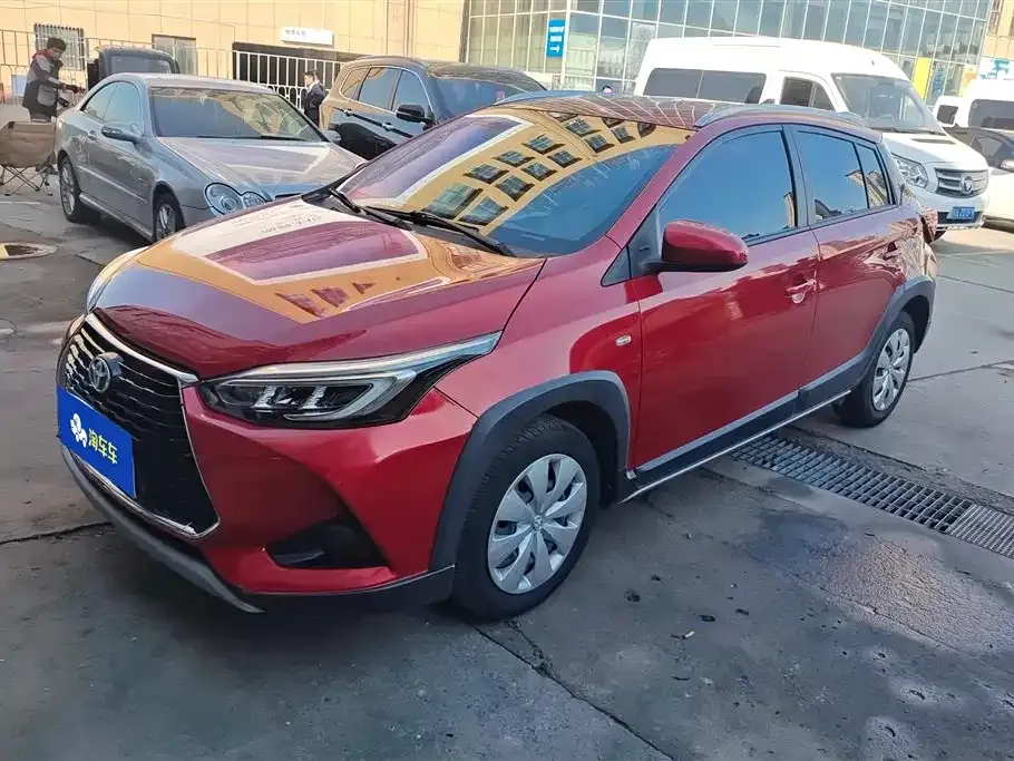 Toyota Yaris L — фото 1