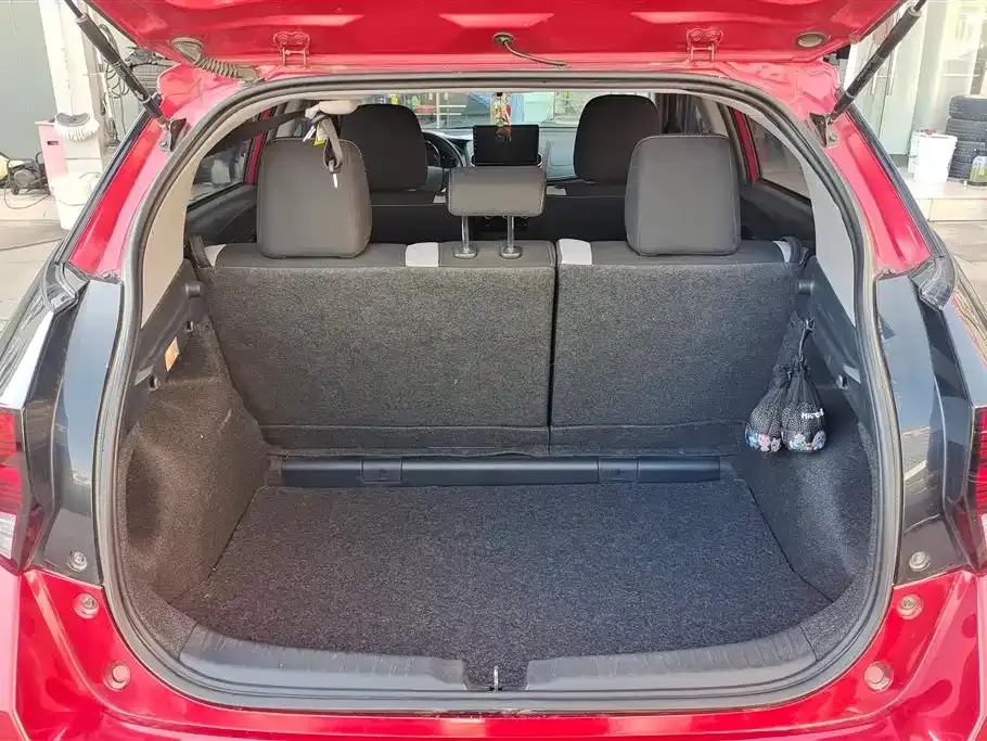Toyota Yaris L — фото 9