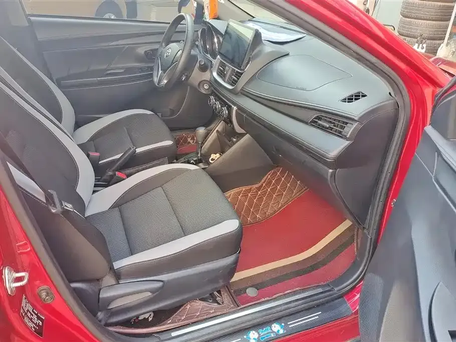 Toyota Yaris L — фото 3
