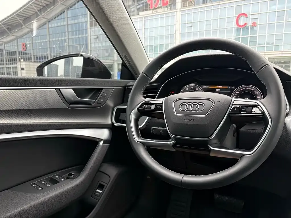 Audi A7L 2023 из CN, фото 3