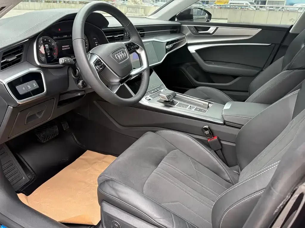 Audi A7L 2023 из CN, фото 10