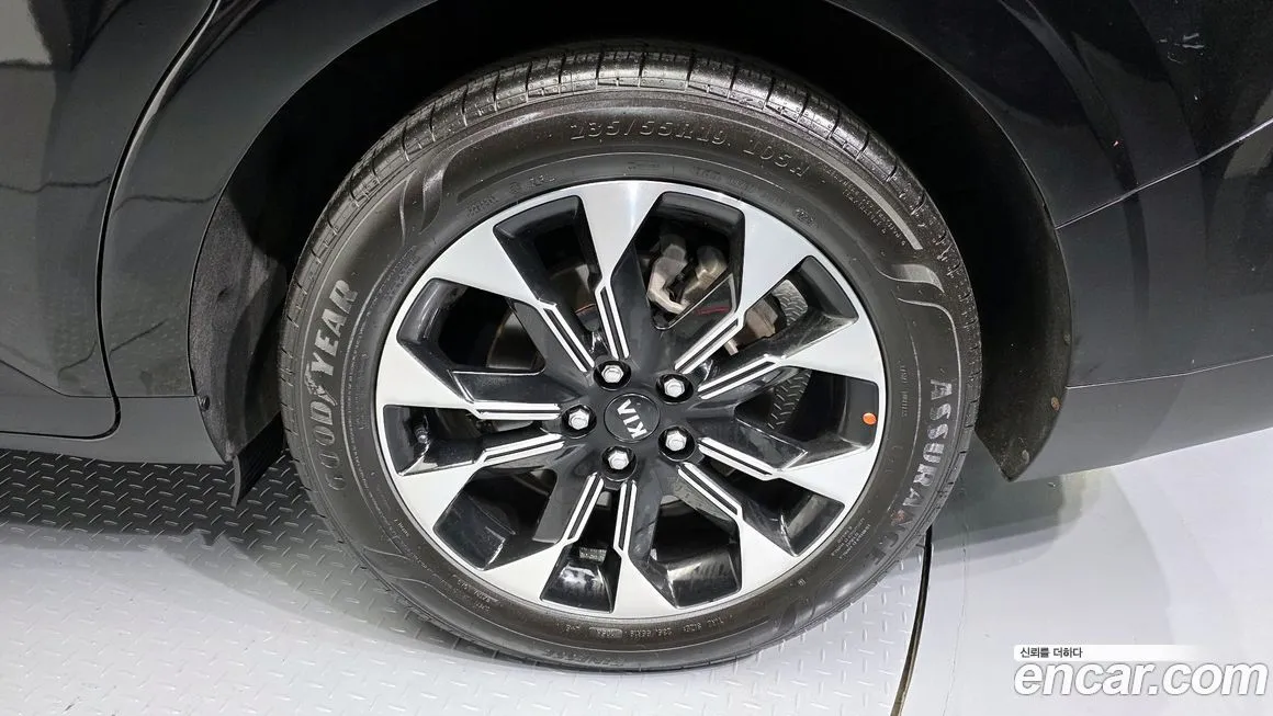 Kia Carnival — фото 10