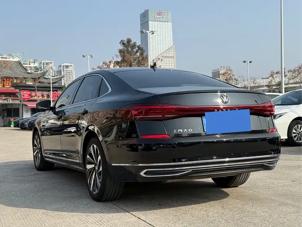 Volkswagen Passat — фото 8