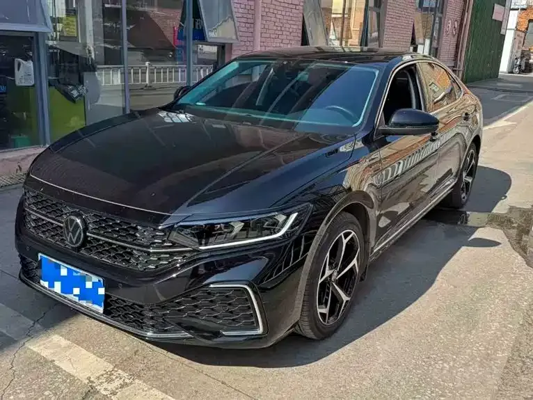 Volkswagen Passat — фото 1