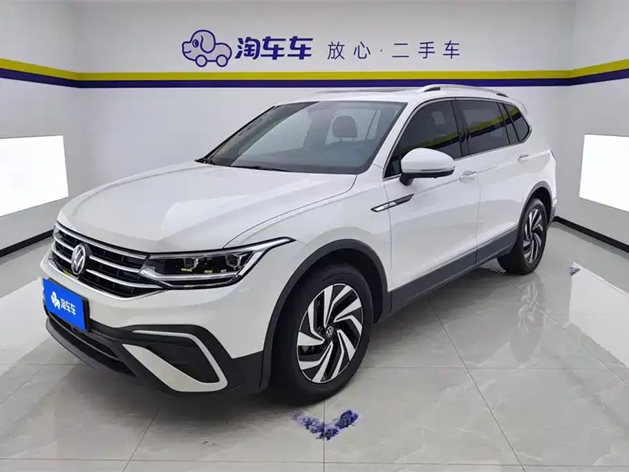 Volkswagen Tiguan L — фото 1