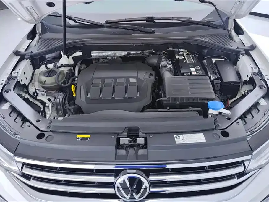 Volkswagen Tiguan L — фото 10