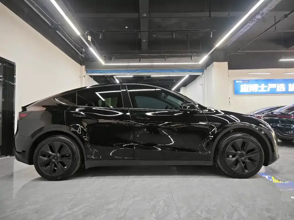 Tesla Model Y 2024 из CN, фото 2