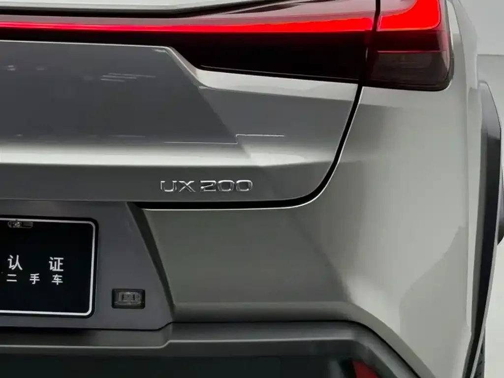 Lexus UX — фото 2