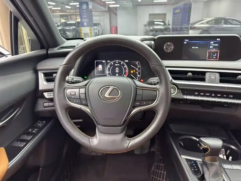 Lexus UX — фото 9