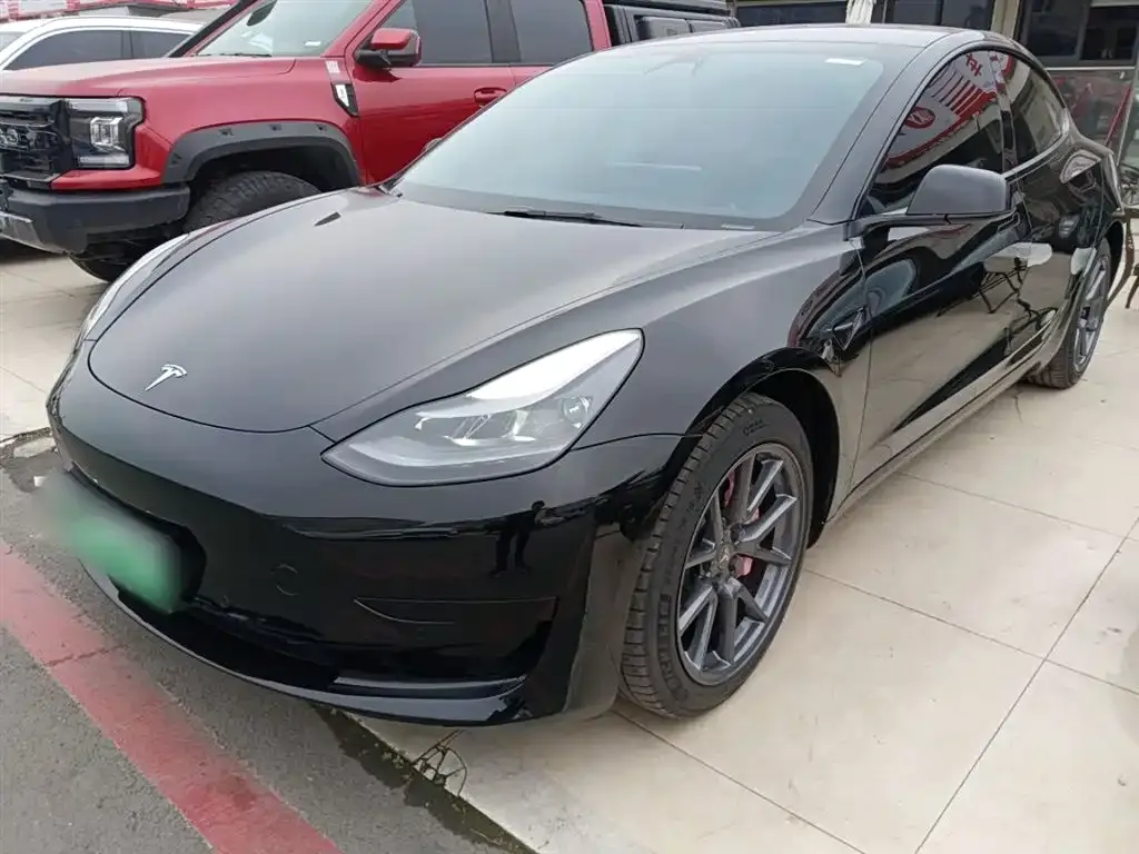 Tesla Model 3 — фото 1