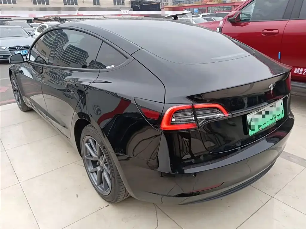 Tesla Model 3 — фото 10