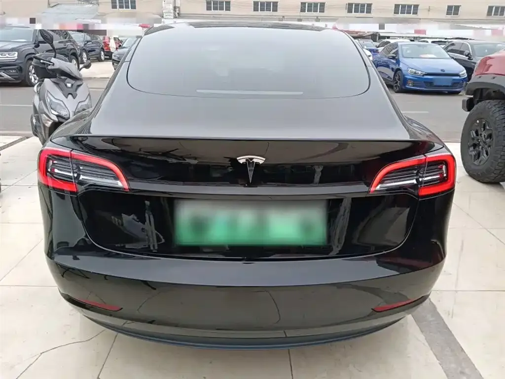 Tesla Model 3 — фото 3