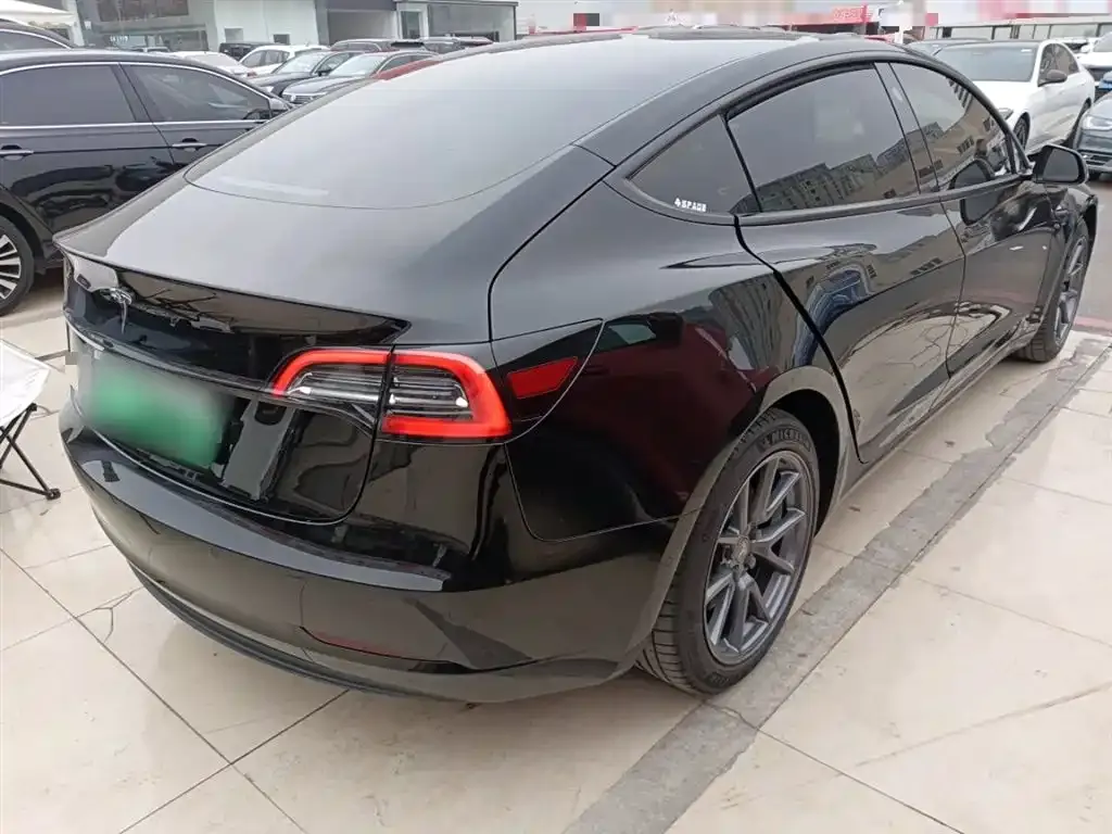 Tesla Model 3 — фото 7