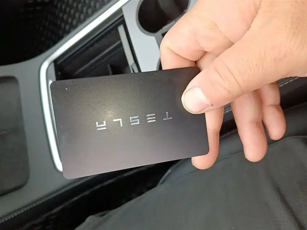 Tesla Model 3 — фото 4