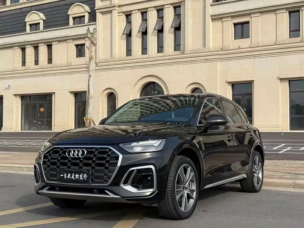 Audi Q5L — фото 1